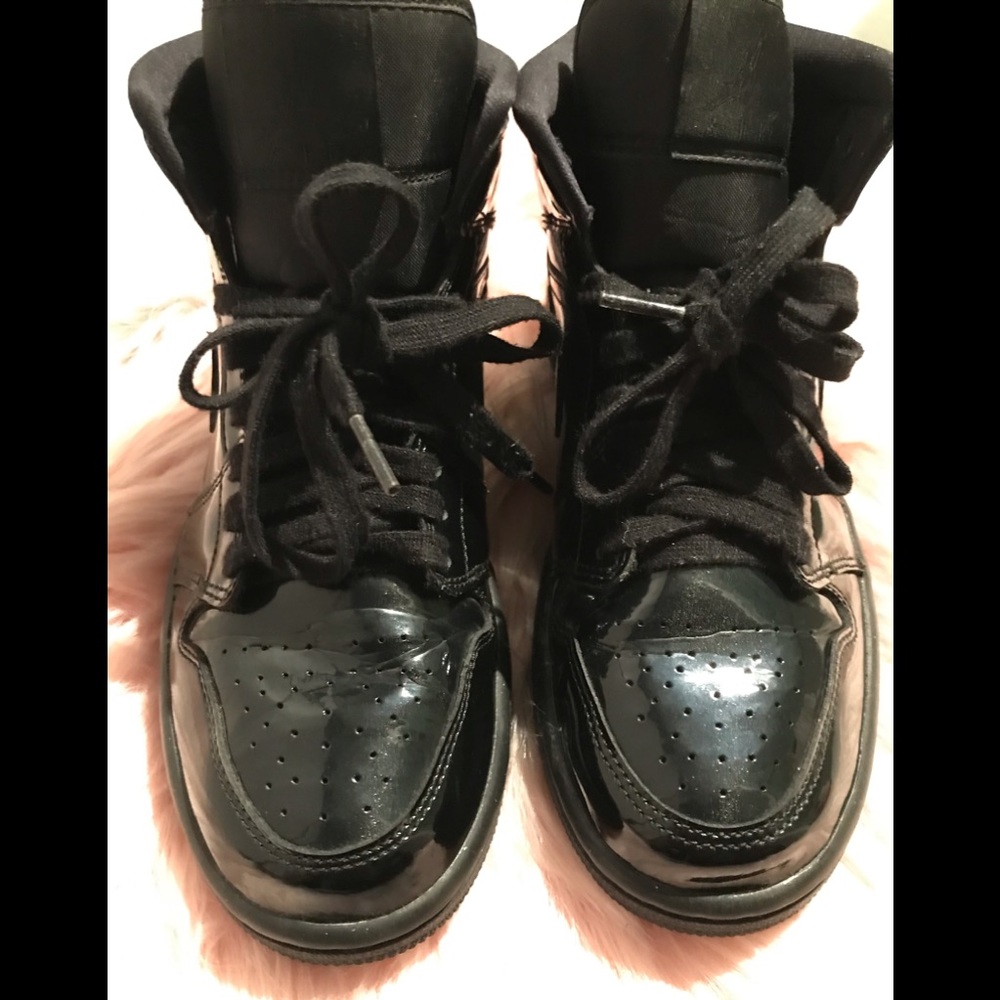 Air Jordan with Glitter paint job in excellent condition Size 7.5